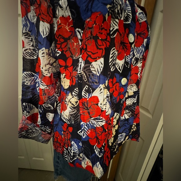 Vintage Red White Blue floral button down blouse - Picture 4 of 10